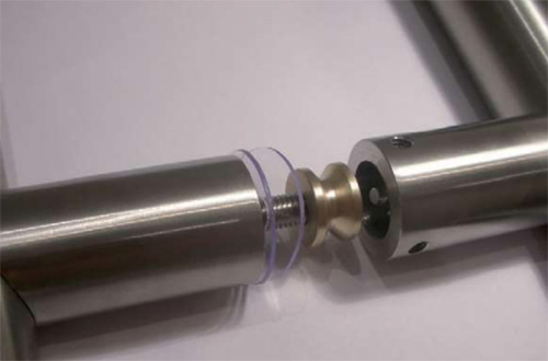 D�tail de Fixation pour montage double sur porte alu ou bois sans limite d'�paisseur