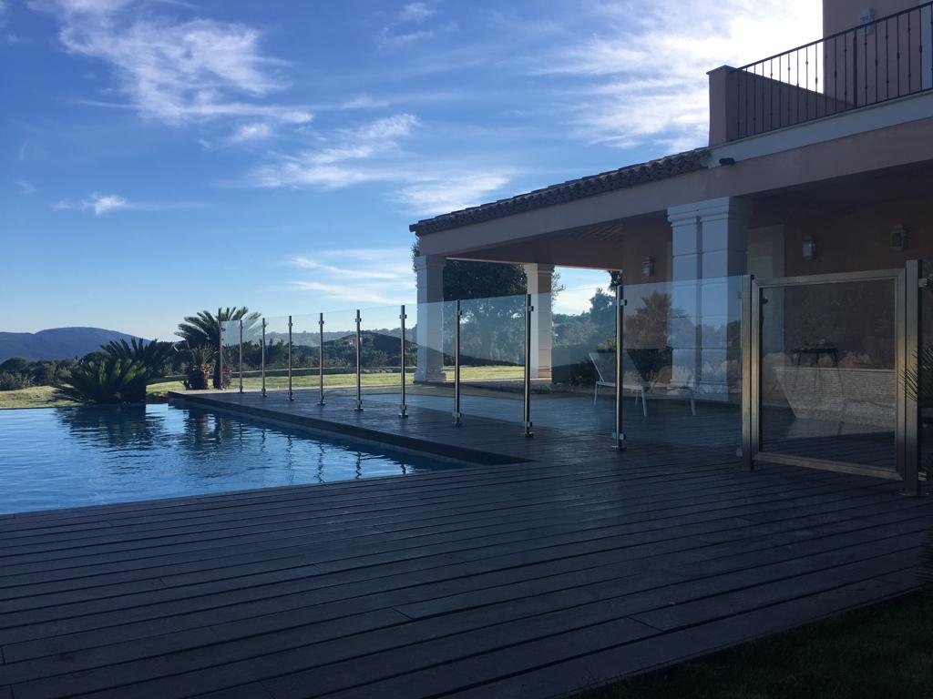 Cl�ture pour piscine avec portillon inox