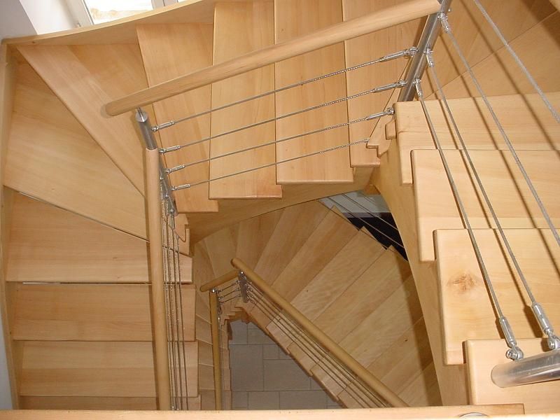 Rambarde d'escalier - main courante en bois